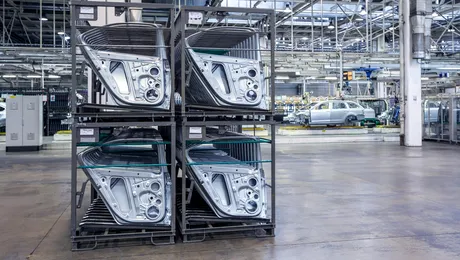 Irineu Darău, ministrul interimar al Economiei: Producția dual-use, soluție pentru salvarea industriei automotive din România. Companiile din industrie caută activ contracte militare