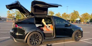 Video | A fost concediat de Tesla, așa că s-a mutat într-un Model X. De 2 ani nu mai plătește chiria, doar „curentul”