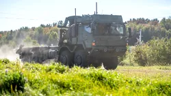 Armata cumpără autocamioane cu platformă și tracțiune integrală: licitație de peste 7,8 milioane lei la Pitești