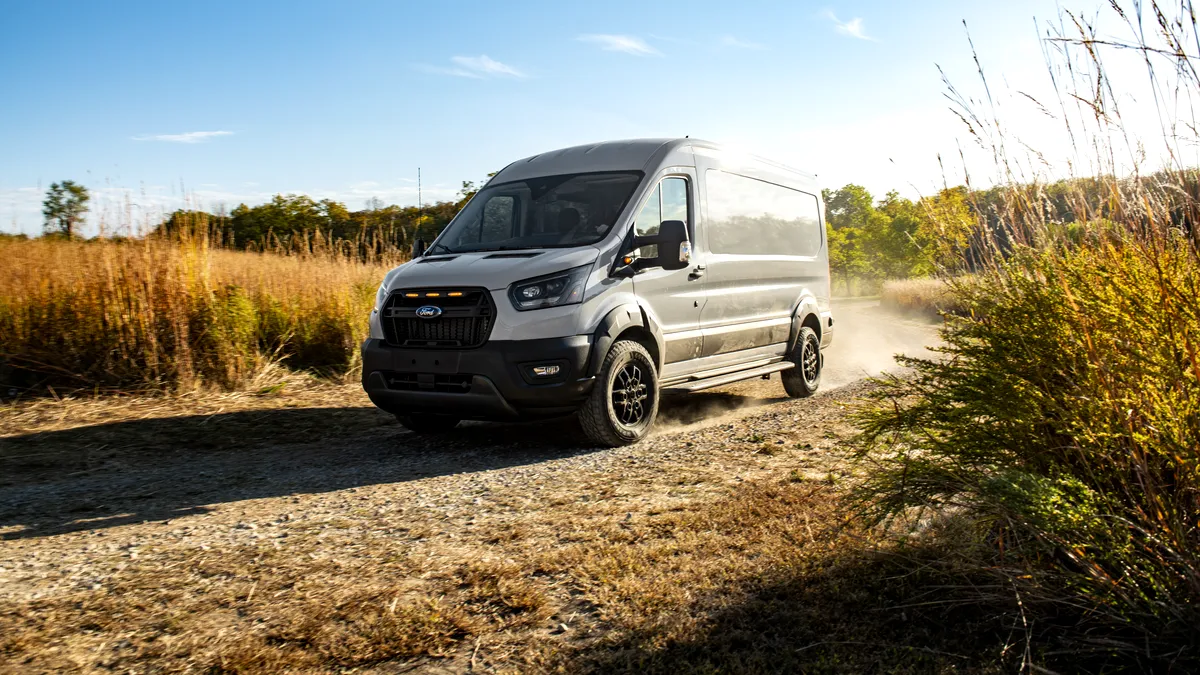 Ford Transit are o nouă versiune. Noul model are capabilități de off-road și un motor de peste 300 CP