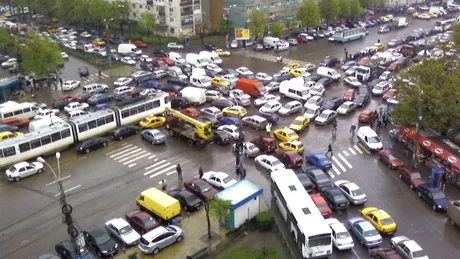 Circulaţia din tot Bucureştiul, pe butuci din cauza unui singur şofer