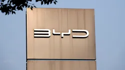 BYD dă în judecată administrația Statelor Unite pentru tarifele aplicate vehiculelor electrice. Chinezii contestă legalitatea acestora și solicită acces la o bază mai largă de cumpărători