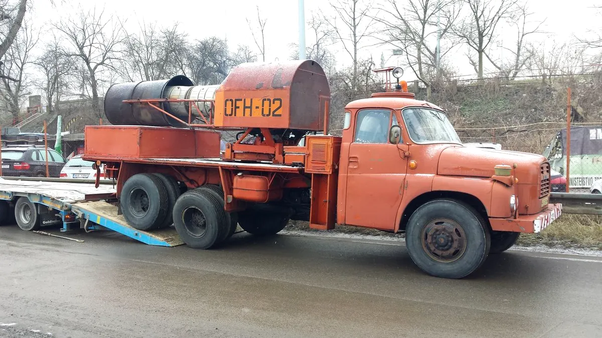 Cum arată camionul Tatra cu motor de MIG? Este de vânzare!