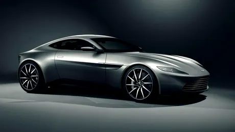 James Bond SPECTRE: Bond conduce noul Aston Martin DB10 dar şi un Fiat 500!