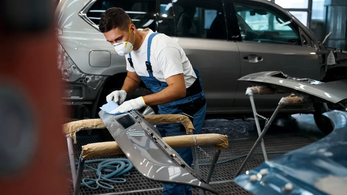 De ce merită să apelezi la servicii de tinichigerie și vopsitorie într-un service autorizat: bonus voucher 5% în rețeaua Țiriac Auto