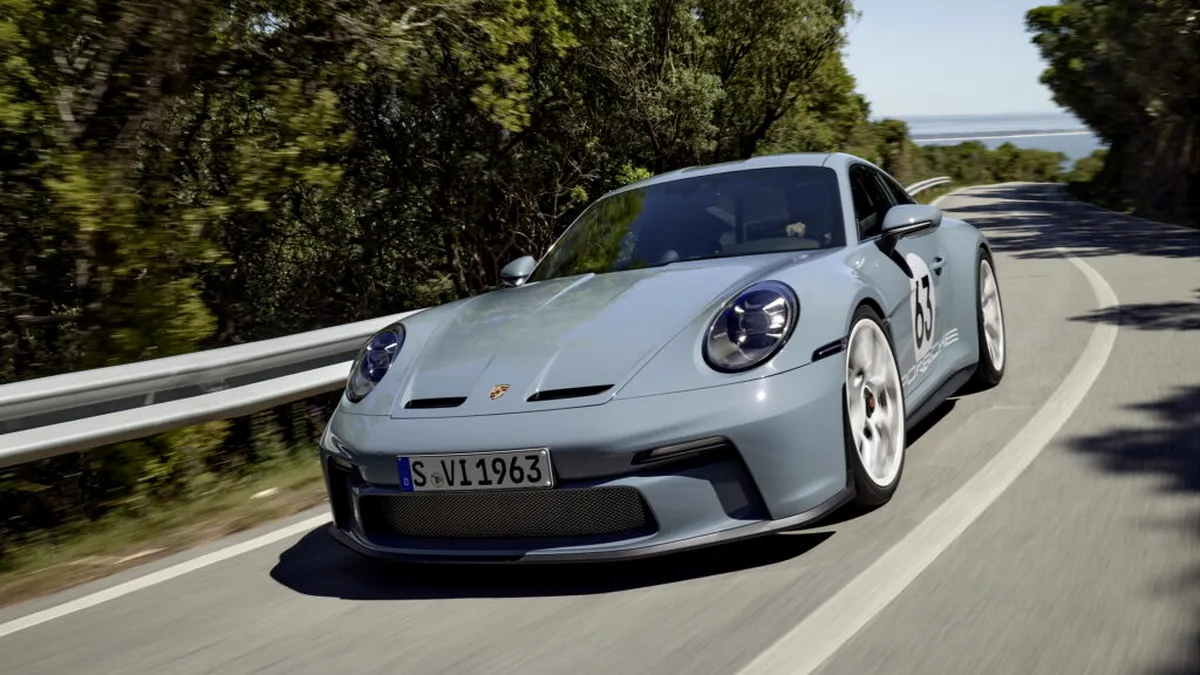 Este oficial, Porsche 911 va primi o versiune hibridă în vara acestui an