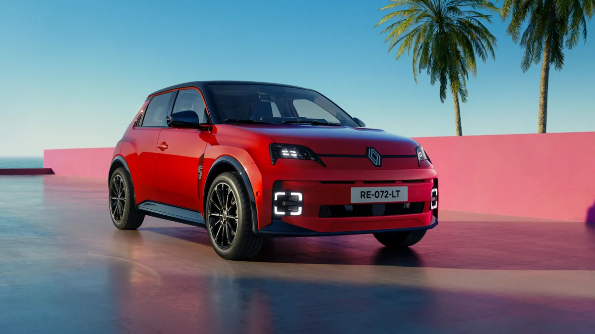Gama Renault 5 E-Tech beneficiază de actualizări stilistice și baterie LFP, pentru mai multă autonomie electrică