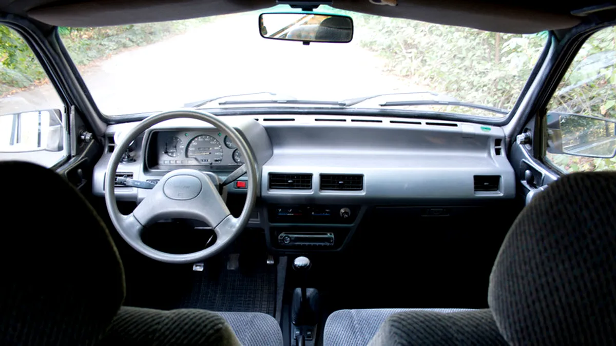 Ce experimente a mai făcut Dacia înainte de 2000: o Berlină cu bord de Nissan Micra