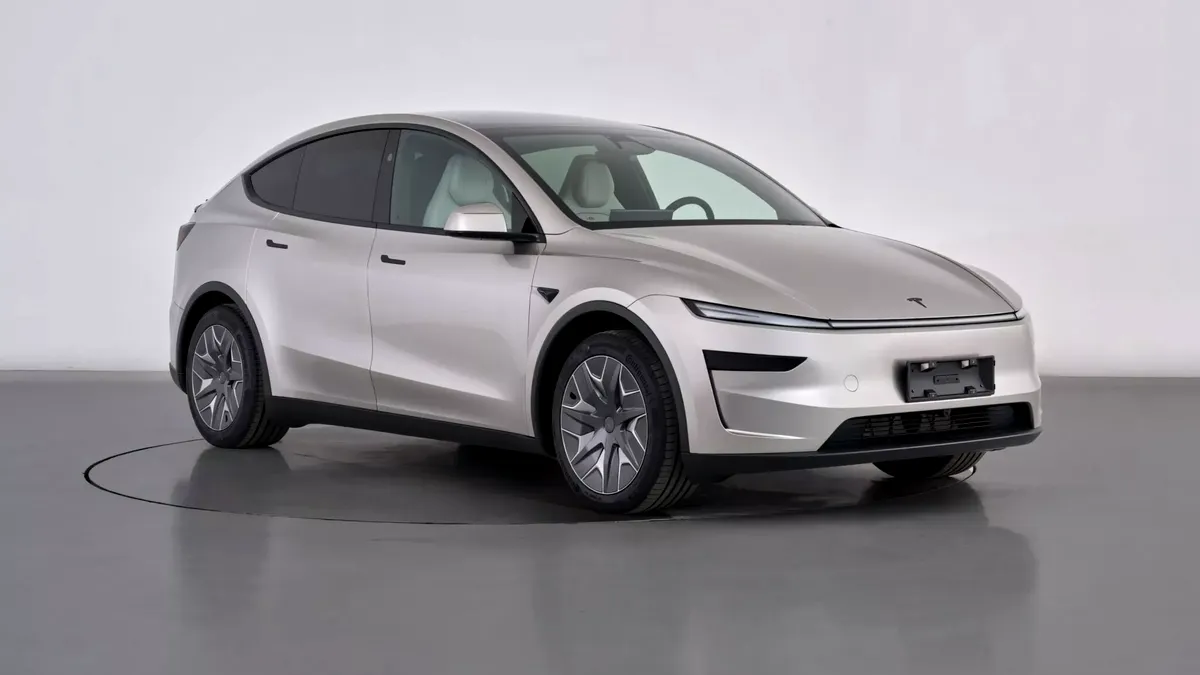 Tesla lansează un Model Y mai mare, cu până la șase locuri. Noul Model Y L este rezervat pieței din China