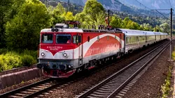 Trenul Budapesta-București s-a oprit în câmp. Locomotiva s-a defectat și nu a mai putut fi repornită