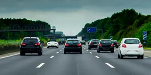 Vineri e cea mai periculoasă zi pentru a circula cu mașina. Astăzi au loc cele mai multe accidente
