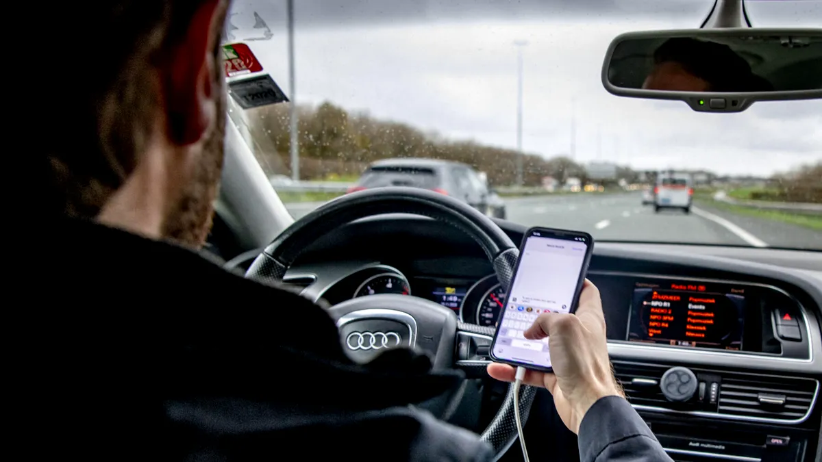 Decizie oficială UE: Se introduce permisul de conducere digital! Documentul, disponibil pe telefonul mobil