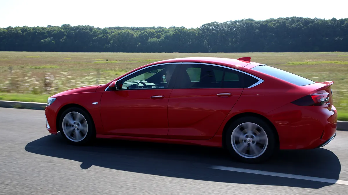 Test drive Opel Insignia GSi - Un sedan sport pentru cei care îşi doresc ceva special 