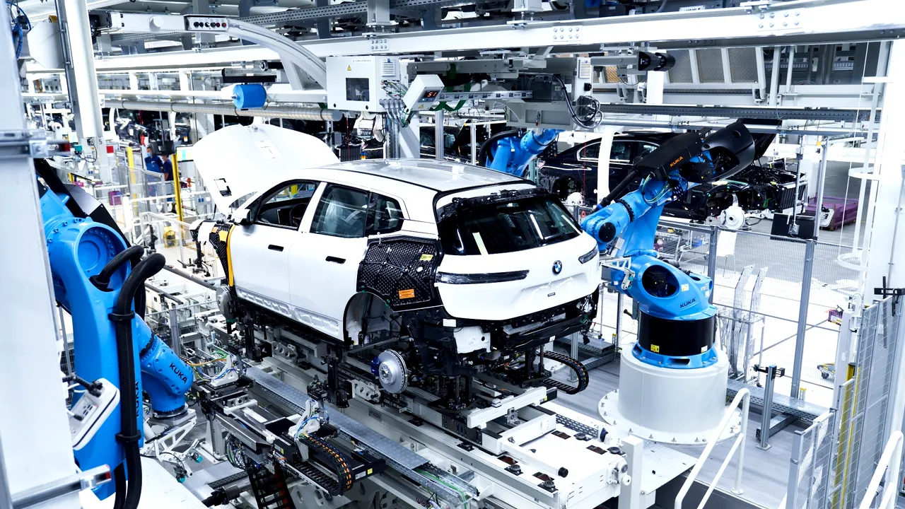 Producţia lui BMW iX a început la uzina din Bavaria 6 