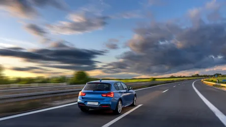 Mitul vitezei pe autostradă: De ce goana cu 150 km/h îți aduce doar câteva minute în plus și riscuri maxime