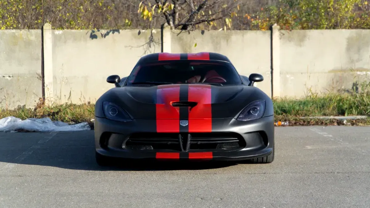 Unicul Dodge Viper de pe Autovit se vinde cu un preț fabulos. Cât costă supercar-ul american