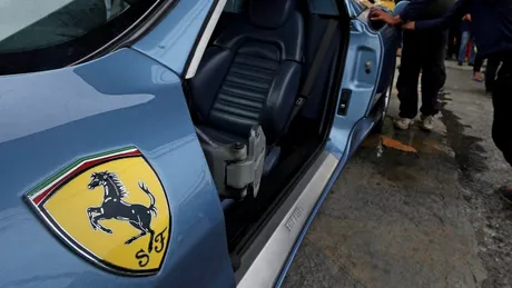  Ferrari 360 Spider, distrus de buldozer în Filipine. Preşedintele ţării transmite un mesaj - VIDEO