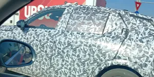 Foto / Un nou prototip camuflat, surprins la Pitești. De ce nu poate fi Dacia C-Neo