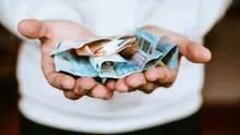 ATENȚIE! Vrei să trimiți bani familiei?! TREBUIE SĂ ȘTII că vei fi... URMĂRIT!