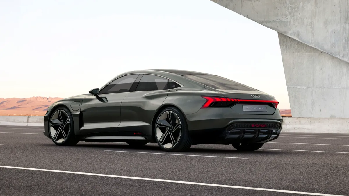 A fost lansat în producție modelul 100% electric Audi e-tron GT