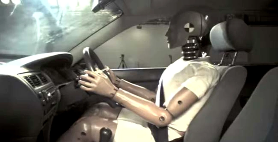 Cum arată un accident cu o maşină fără airbag. Dezastru! – VIDEO