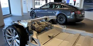 Bateriile Tesla nu se ridică la înălțimea așteptărilor în privința autonomiei și capacității