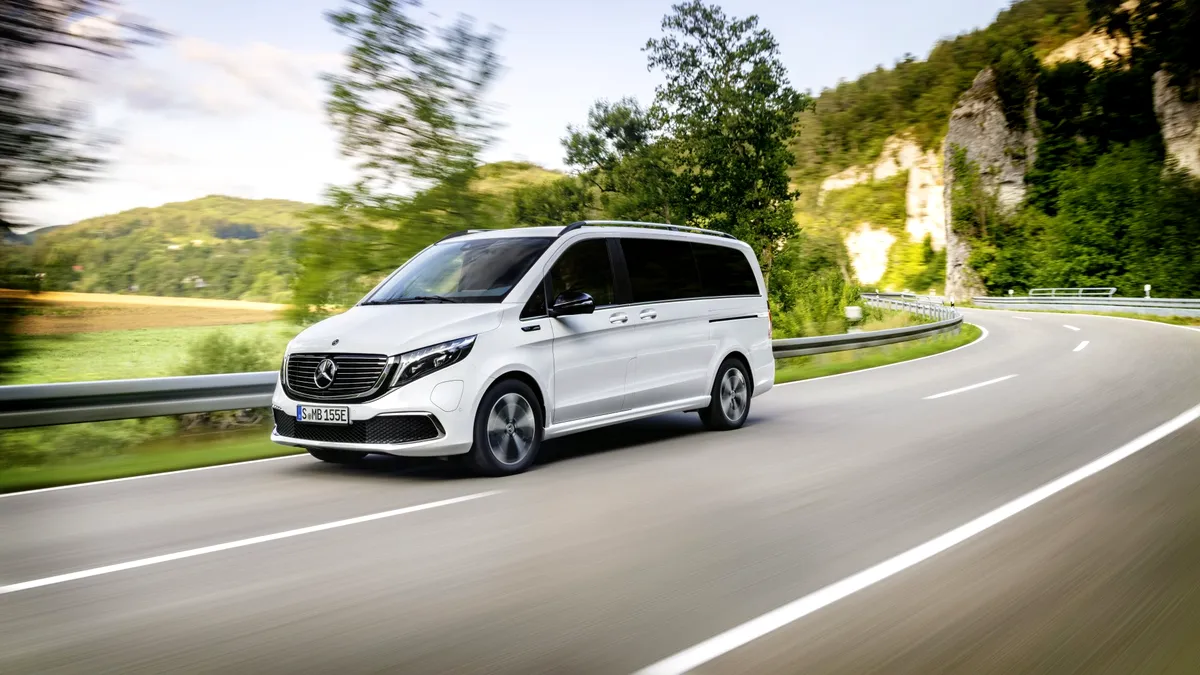 Galerie FOTO: Mercedes-Benz EQV, cu 204 CP şi autonomie de peste 400 km