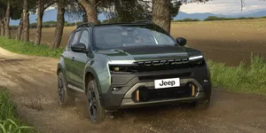 Jeep Avenger se pregătește de lansarea în Brazilia. Compania prezintă două exemplare unicat înainte de debut
