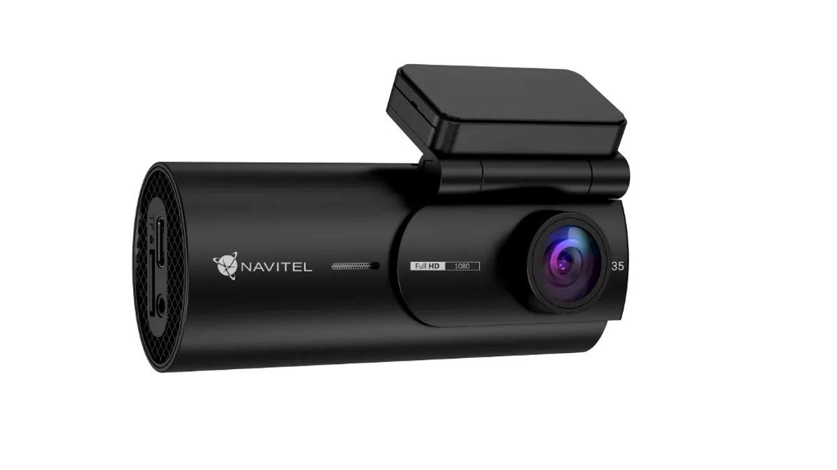 Cameră auto Navitel, disponibilă la Kaufland la preț bun. Dispozitivul este smart și filmează Full HD