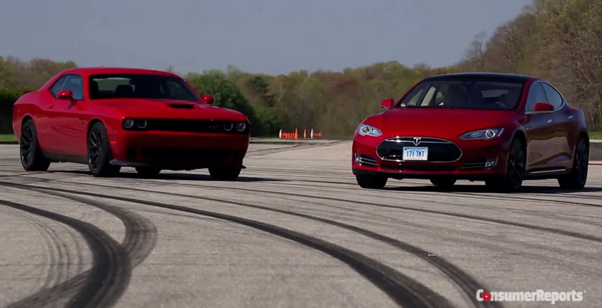 Tesla Model S P85D vs. Dodge Challenger Hellcat: lupta cifrelor (VIDEO)