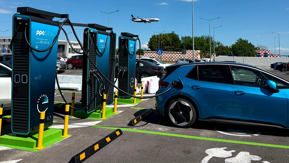 Aeroportul Otopeni are de acum șapte stații de încărcare ultra-rapide pentru vehiculele electrice