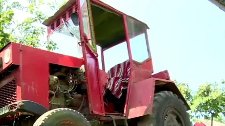 Tractorul home made. Iată ce iese dacă amesteci piese de Mercedes, Aro, Audi şi Dacie - VIDEO