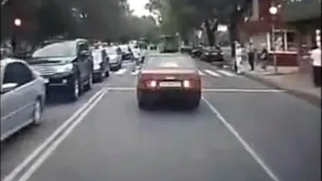 VIDEO: Cine a greşit, şoferul sau pietonul?
