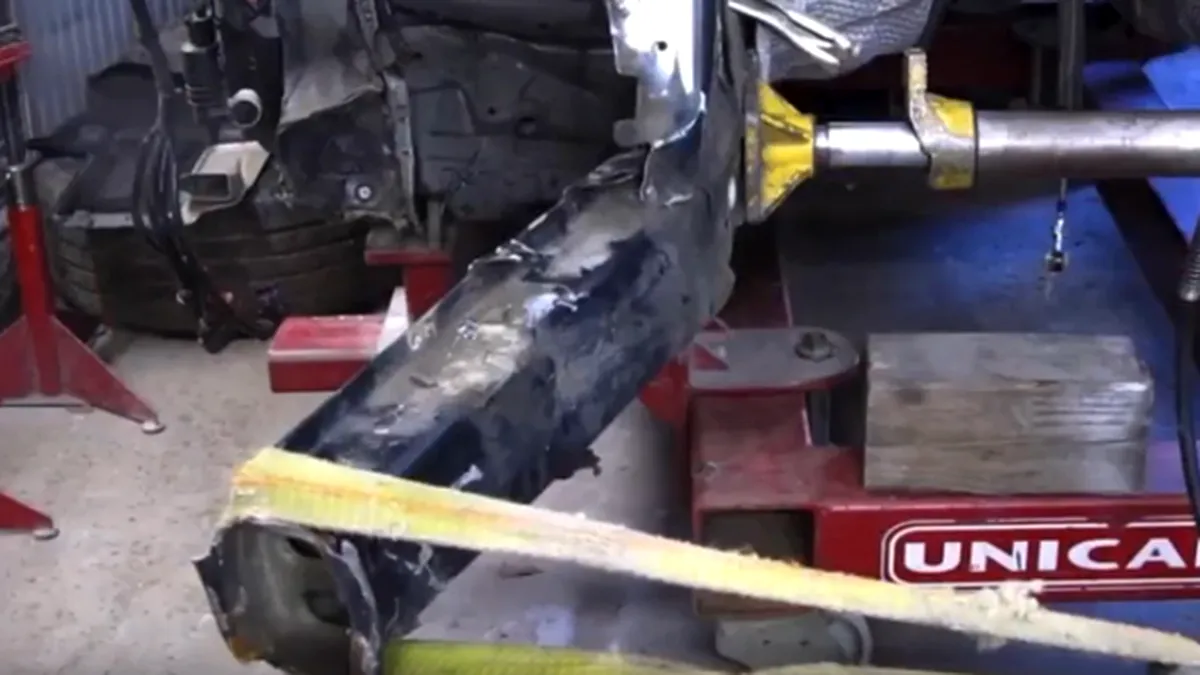 Explicaţia experţilor: Maşina cu lonjeroane reparate, bombă pe patru roţi [VIDEO]