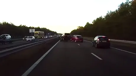 Tehnologia care face minuni. Cum poate să prevadă un accident o maşină Tesla [VIDEO]