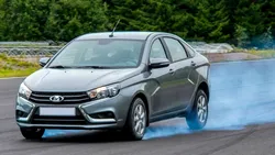 Frâna de motor vs. frâna clasică: Diferențe esențiale și când e recomandat să le folosești