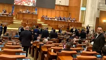A început ședința de învestire a Guvernului Veștea. 358 de aleși sunt prezenți în sală. Simion anunță că AUR părăsește sala