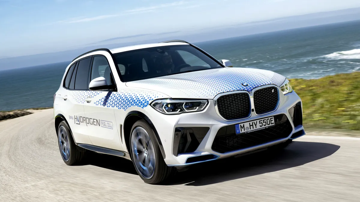 BMW a demarat producția pilelor de combustie pe bază de hidrogen destinate modelului iX5 Hydrogen