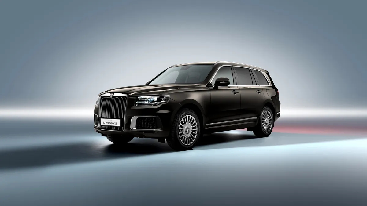 Aurus Komendant este un Rolls-Royce fabricat în Rusia