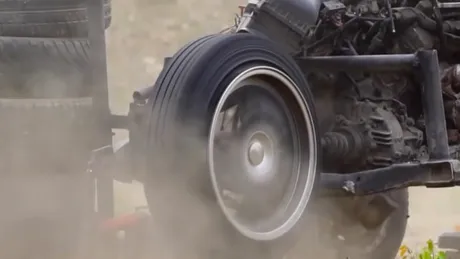 La ce viteză explodează o anvelopă? Niște ruși au făcut un experiment - VIDEO