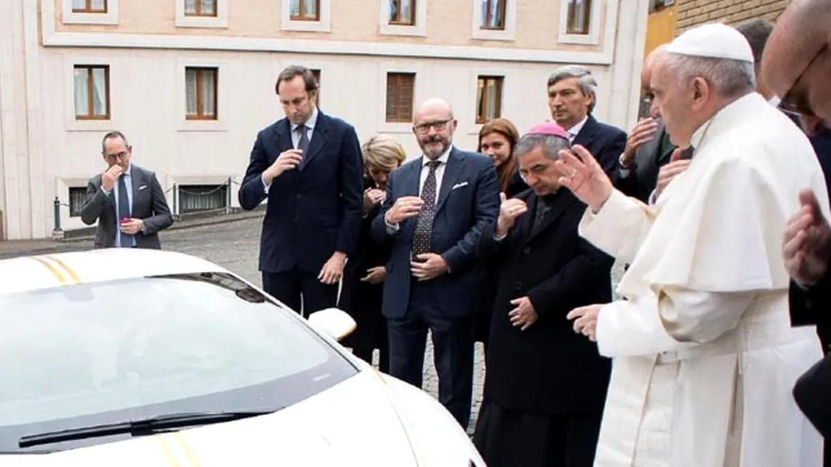 Papa Francisc şi-a vândut maşina. Cât valorează cel mai sfânt Lamborghini Huracan - FOTO