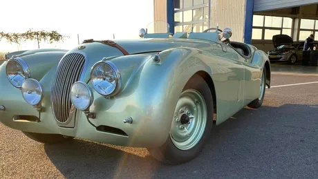 FOTO - Un model sport Jaguar XK120 din anii 50', prezent la Registrul Auto Român