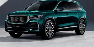 Geely Monjaro vine în Europa. Chinezii pregătesc un SUV PHEV de familie rival pentru Skoda Kodiaq