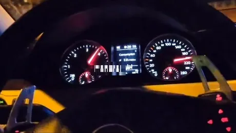 Un șofer s-a filmat în timp ce conducea cu 200 km/h, chiar prin fața sediului Poliției Suceava