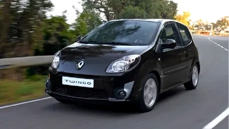 Cât poate susţine un Renault Twingo? Greutatea a doi stâlpi de iluminat e prea mult? FOTO