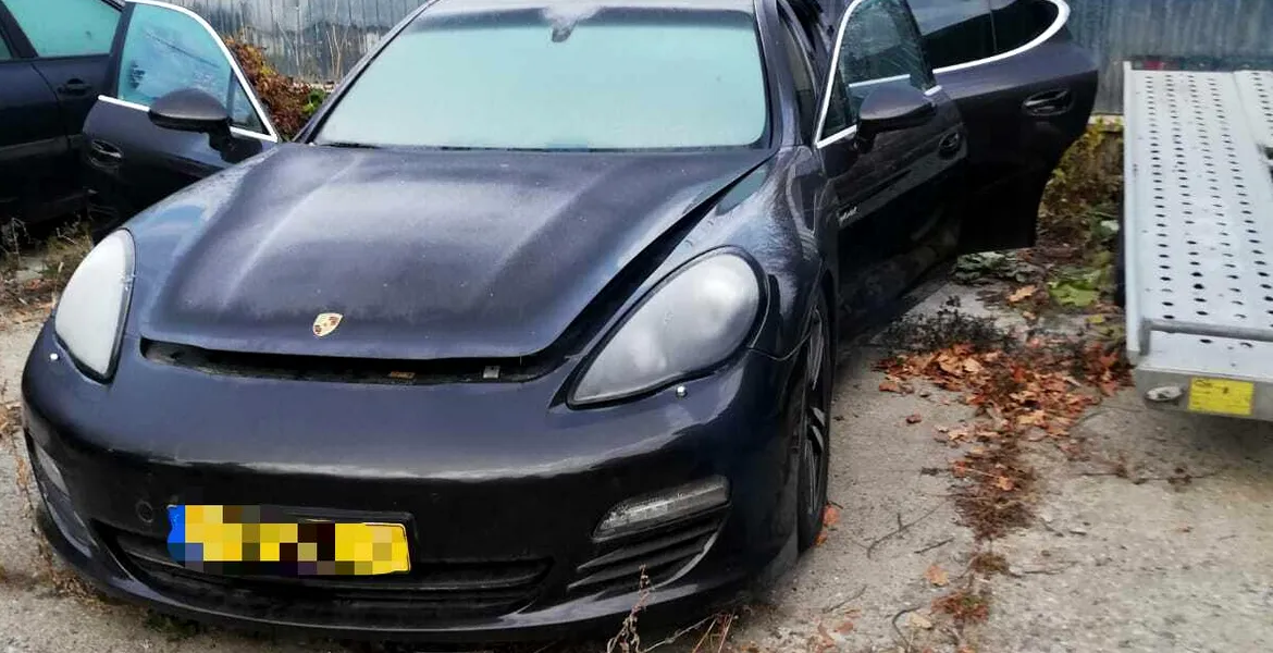 Un Porsche furat din Olanda, găsit de polițiști într-o curte din Neamț