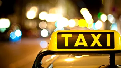 Un taximetrist şi-a lovit cu maşina clientul, după o dispută, apoi a plecat liniştit să-şi schimbe cureaua la alternator