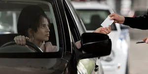 Cât costă permisul de conducere în 2025? Acte necesare și obligații pentru cei care-l solicită