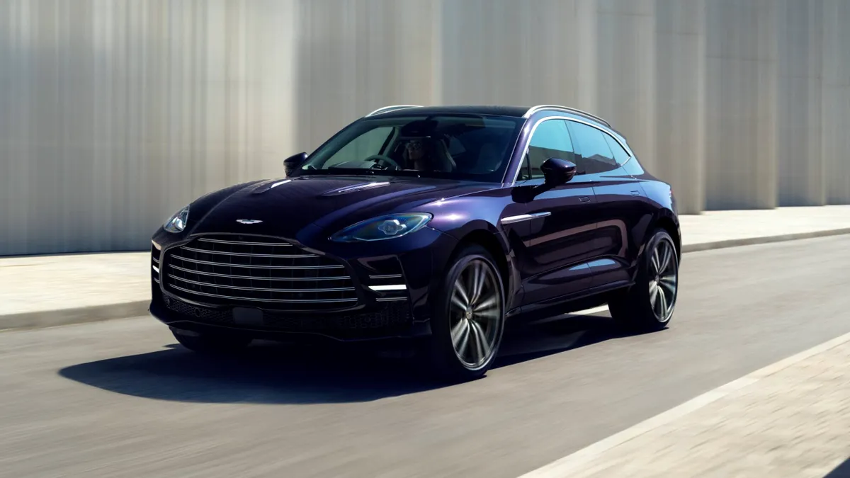 Aston Martin prezintă DBX GT, versiunea mai puțin sportivă a SUV-ului britanic. Totuși, păstrează motorul V8 de 727 CP