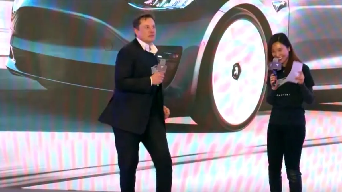 S-a aflat motivul pentru care Elon Musk a dansat pe scenă